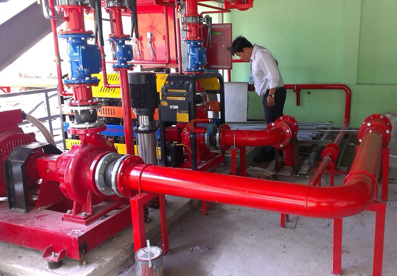 So sánh hệ thống chữa cháy tự động và bán tự động – Doanh nghiệp nên chọn loại nào?